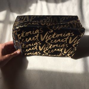 NWOT Victoria’s Secret cosmetic bag!!🖤